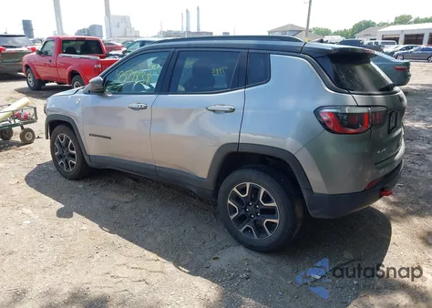 2019 Jeep Compass Trailhawk 4X4 z USA, uszkodzony, nr VIN 3C4NJDDB2KT721982